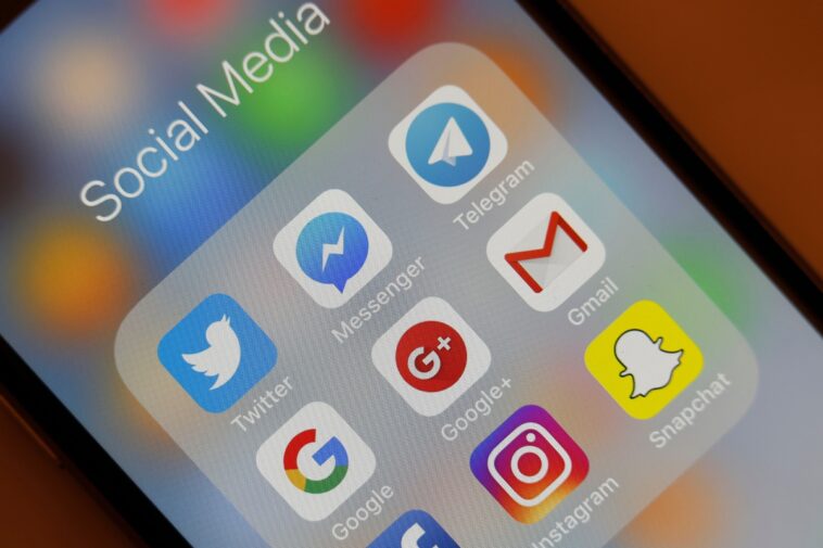 Study Identifies Warning Side Effects of Persistent Use of Smartphones, Other Gadgets