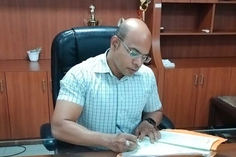Watch: How This Govt Official Is Giving Bodybuilders A Run For Their Money
